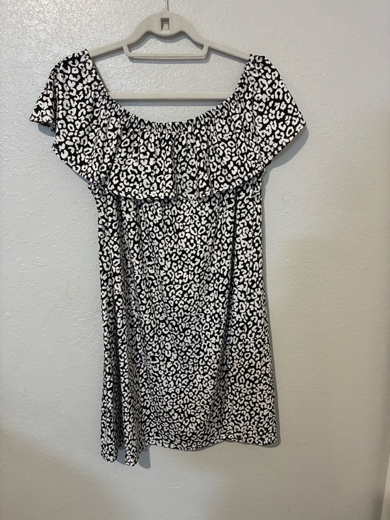 Lexington Avenue Dresses & Skirts - Lexington Avenue XL Off-Shoulder Black and White Leopard Print Dress